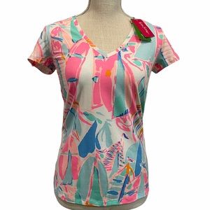 NWT  Lilly Pulitzer V-Neck Shirt Top Size XS Spring Beach Stretchy Coast